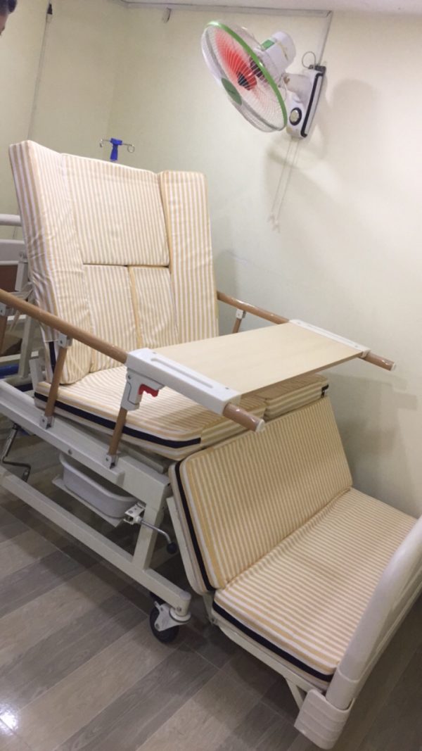 Giường bệnh nhân dành cho người già