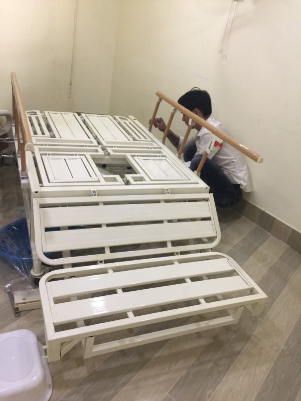 Giường bệnh nh&acirc;n 3 tay quay