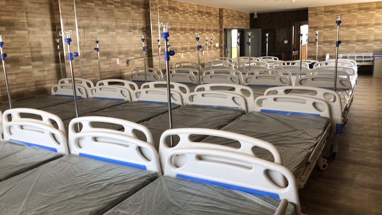 Giường bệnh 1 tay quay lucass Gb8E