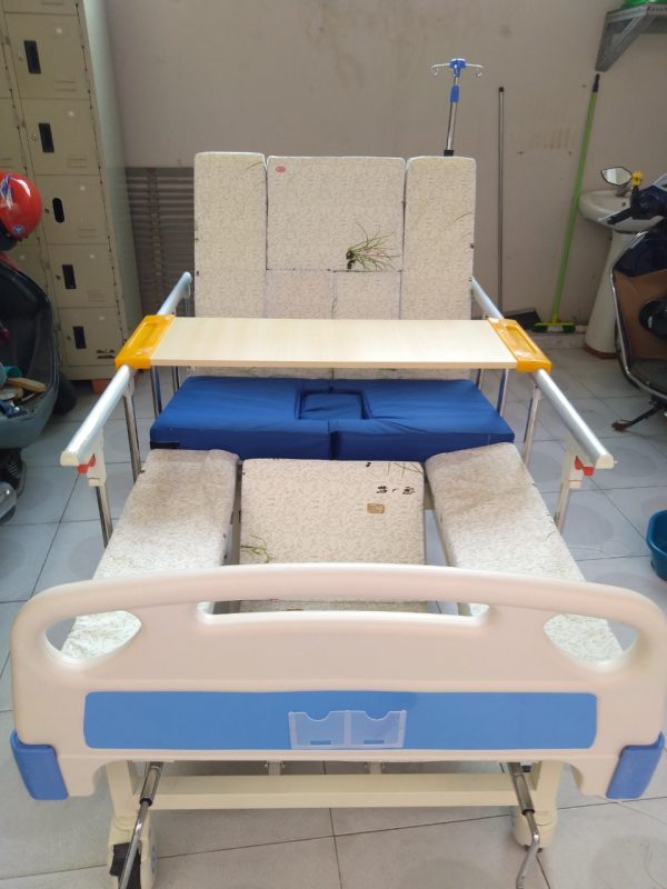 Giường y tế có tay quay là gì? Loại nào tốt?