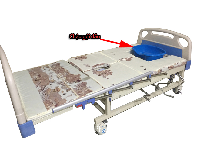 Giường y tế bệnh nhân 4 tay quay cho người già, người bị tai biến
