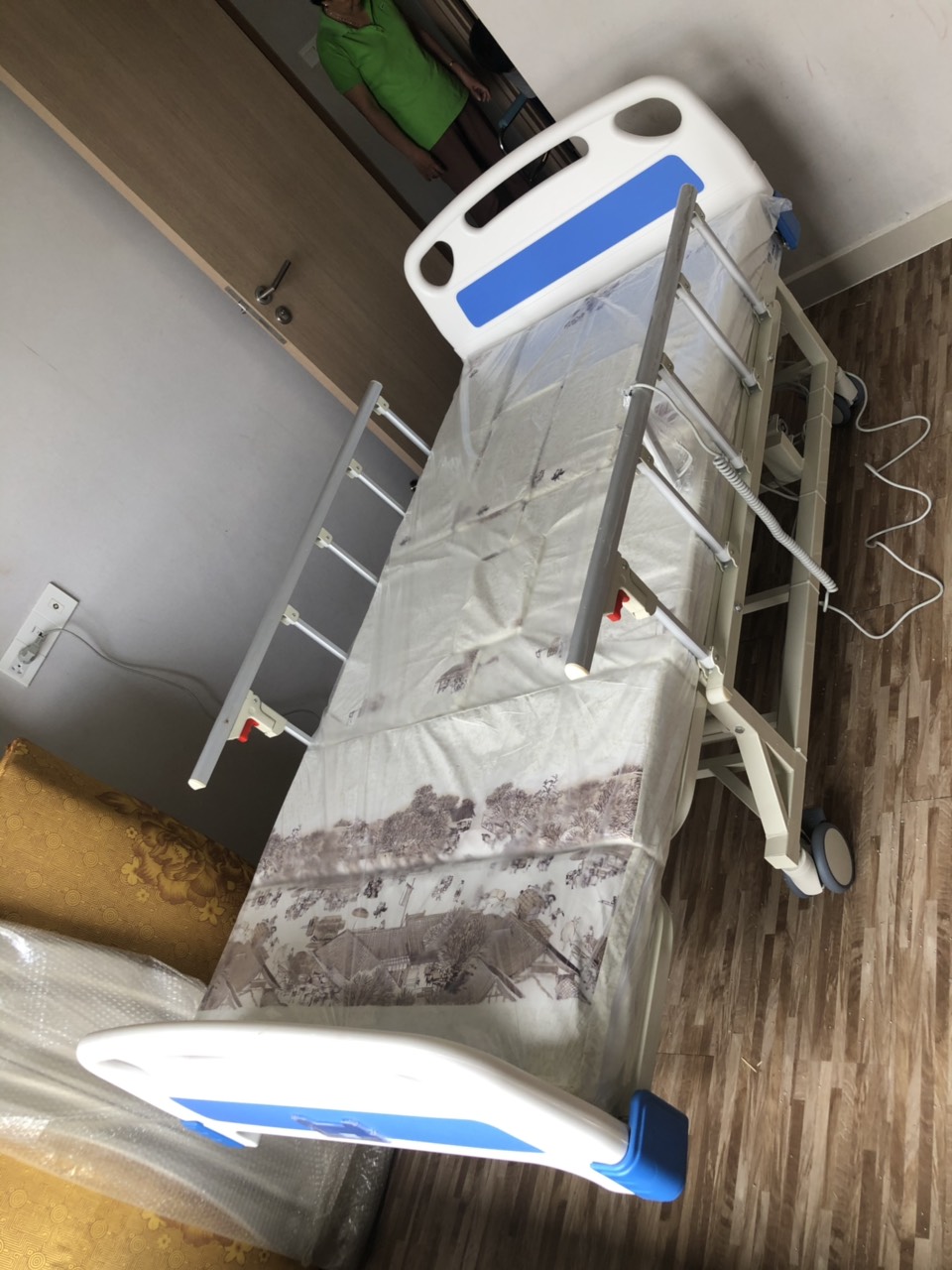 Giường bệnh cho người già, giải pháp chăm sóc sức khỏe tại nhà hiện nay