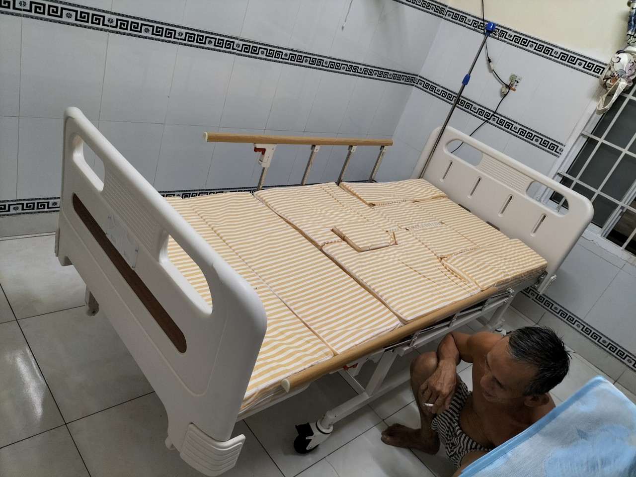 Giường y tế cho người già