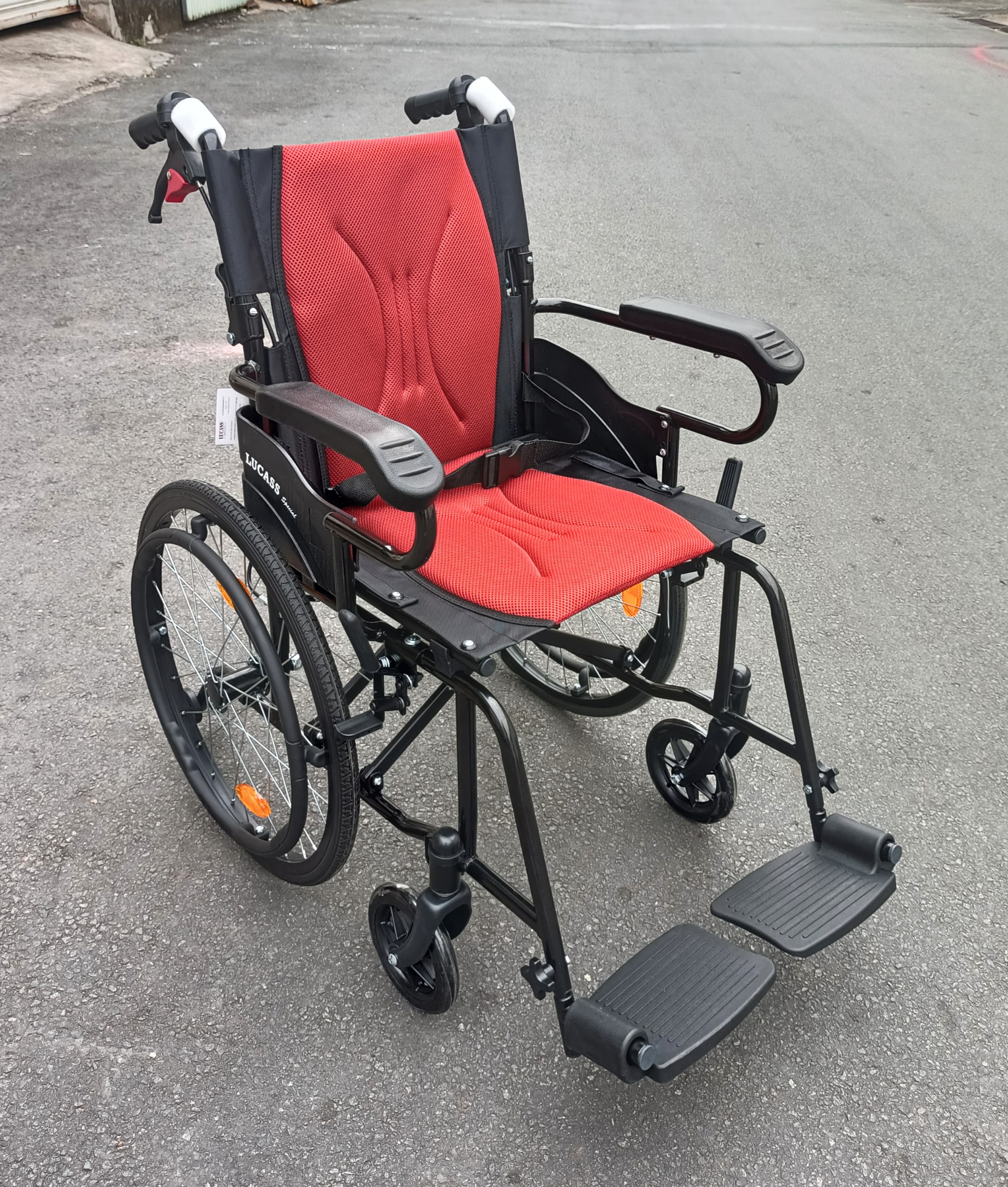 Thuê xe lăn cho người bệnh ngắn ngày giá rẻ