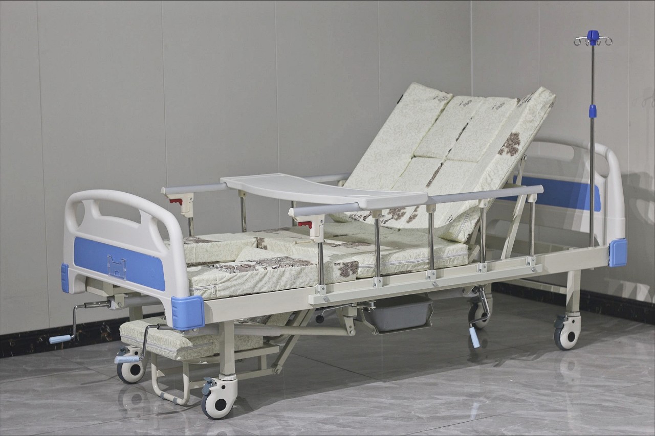  Giường bệnh nhân 4 tay quay Lucass Gb-C31