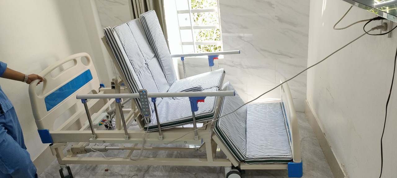 Giường Y Tế 4 Tay Quay Giá Rẻ – Giải Pháp Chăm Sóc Bệnh Nhân Toàn Diện và Hiệu Quả