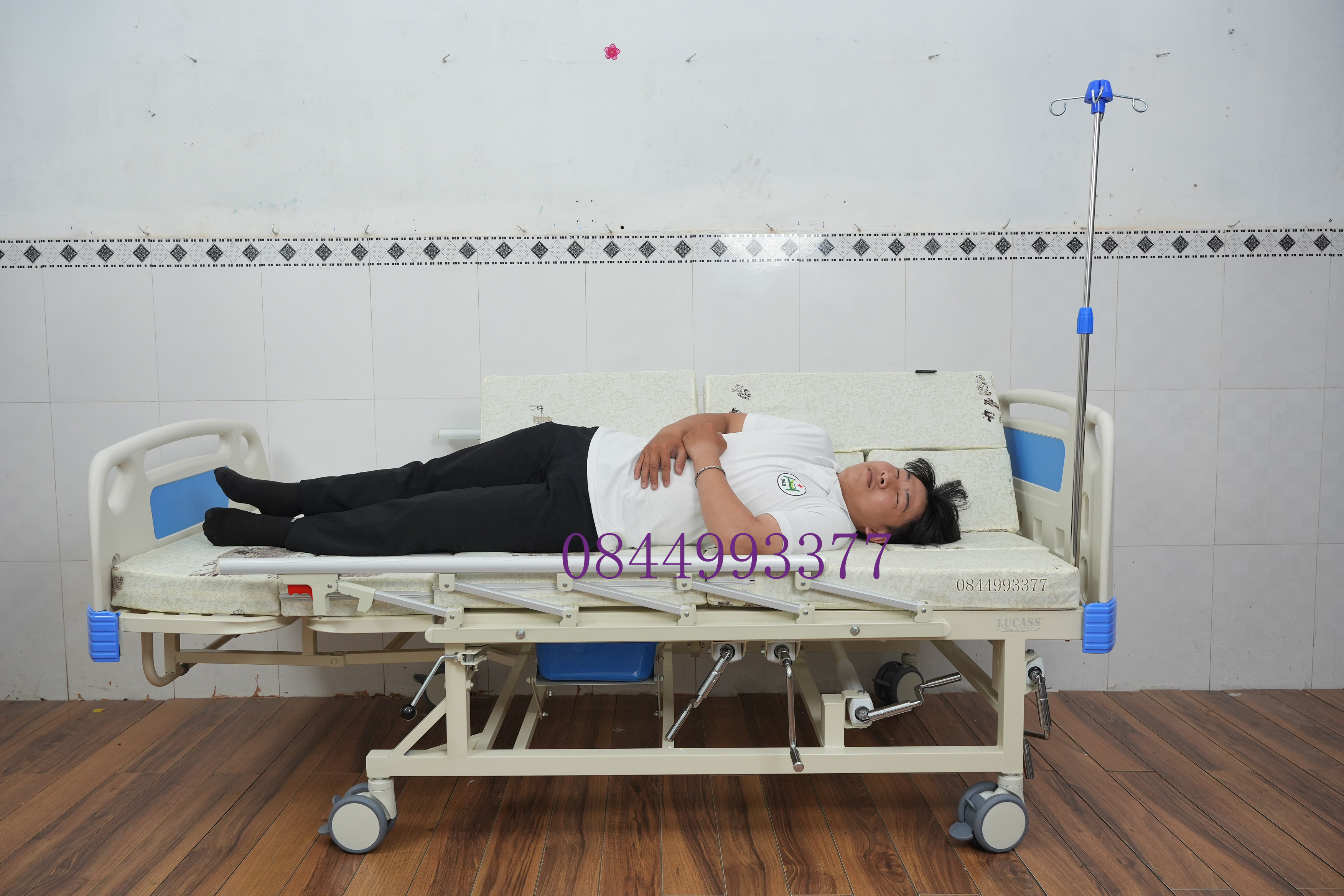 Giường y tế cho người già – Mẫu giường không thể thiếu cho công việc chăm sóc người bệnh tại nhà