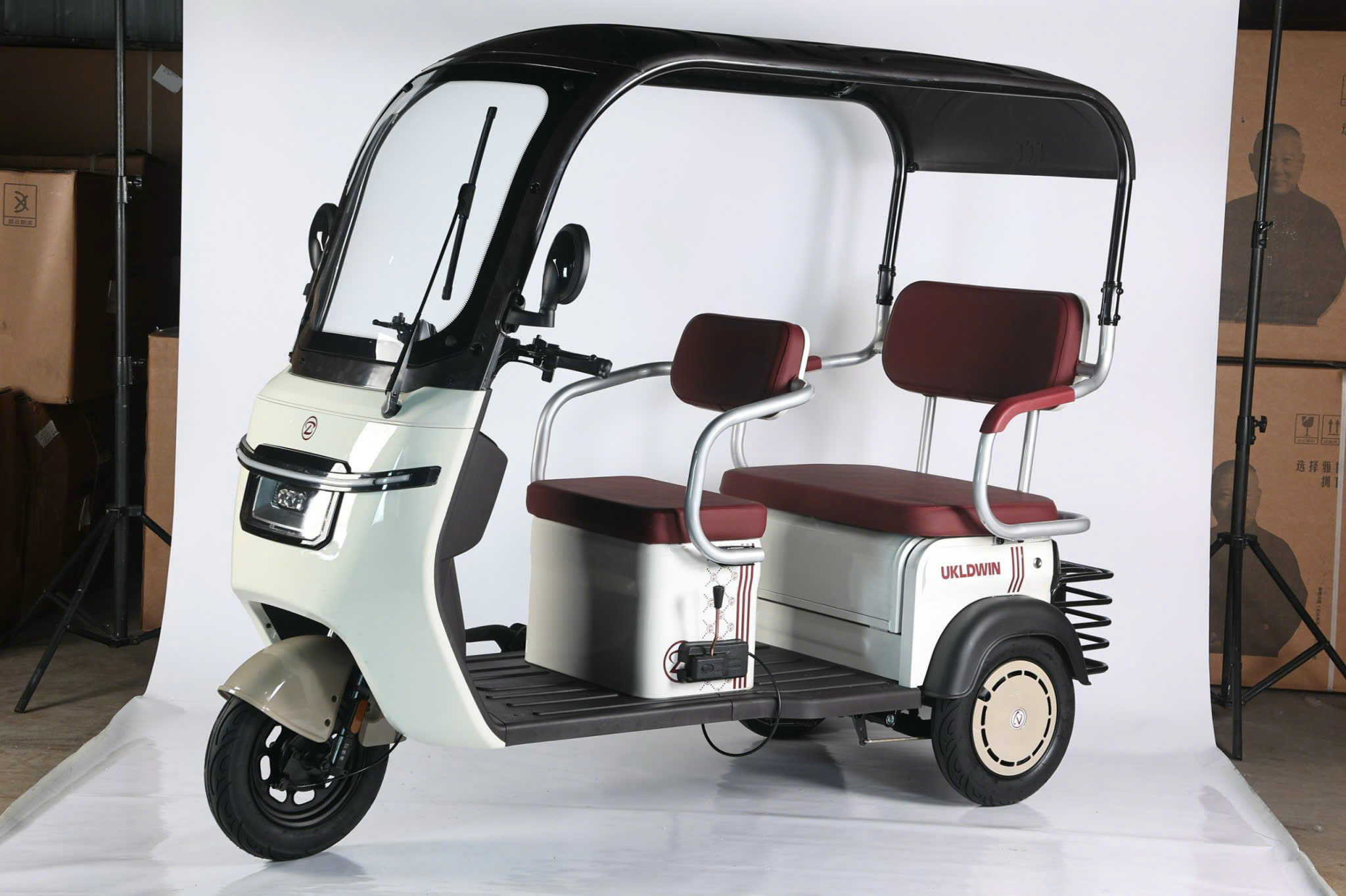 Xe ba bánh có mái che