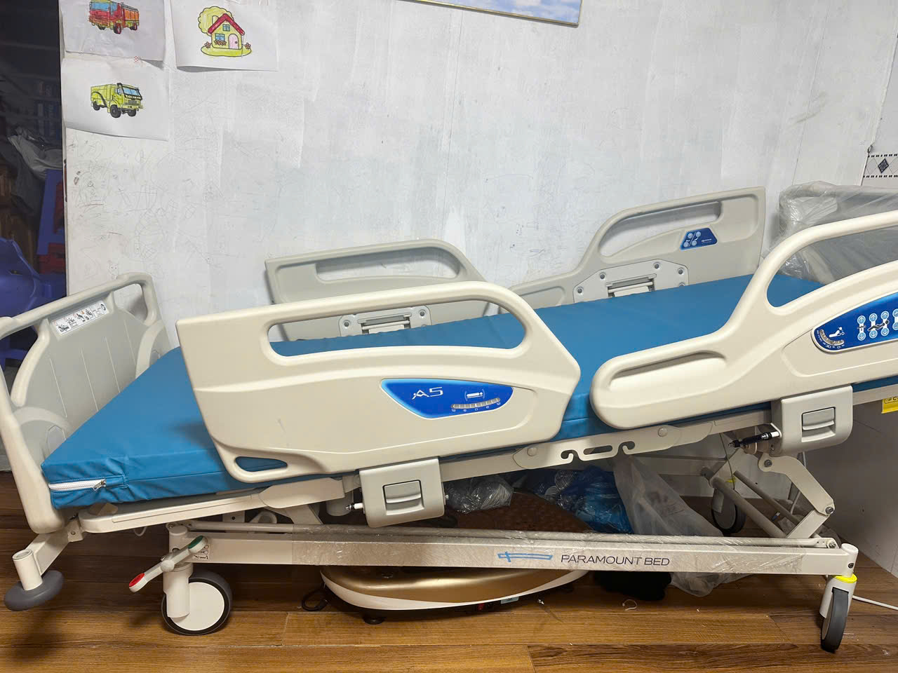 Giường ICU cao cấp Paramount Bed A5 4 động cơ